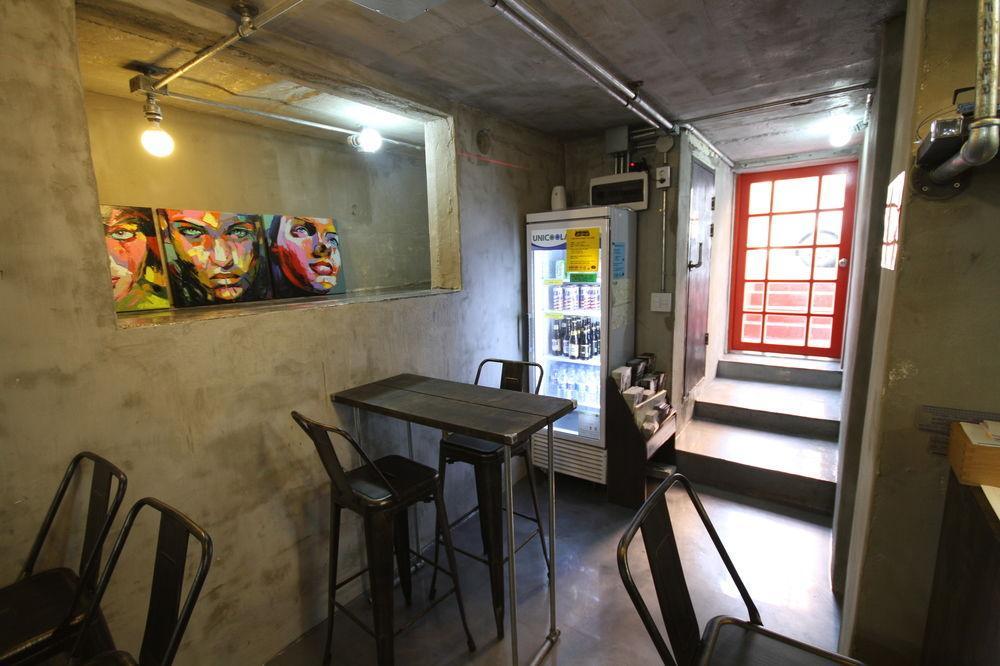 Time Travelers Party Hostel In Hongdae Seoul Exterior photo