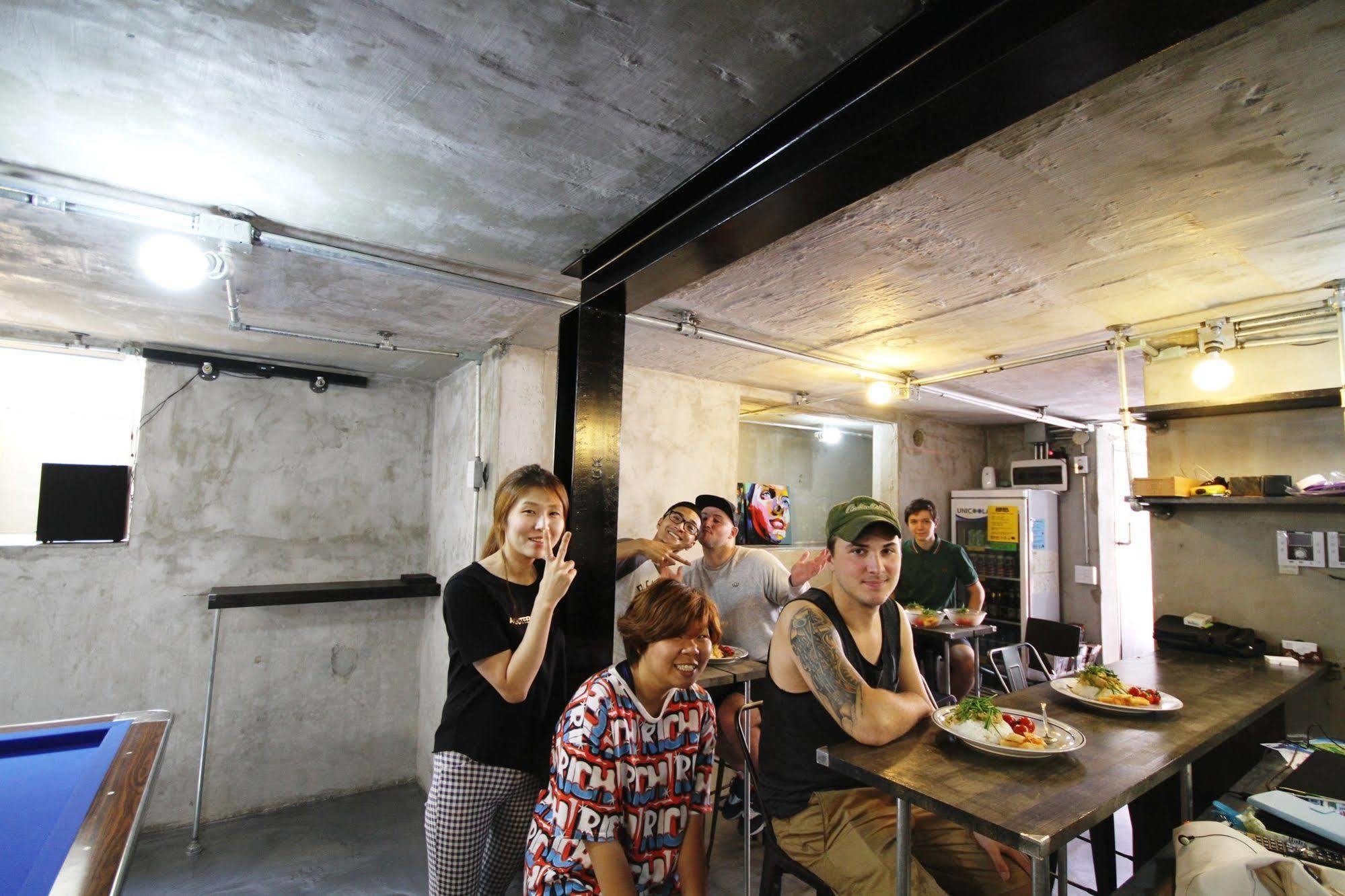 Time Travelers Party Hostel In Hongdae Seoul Exterior photo