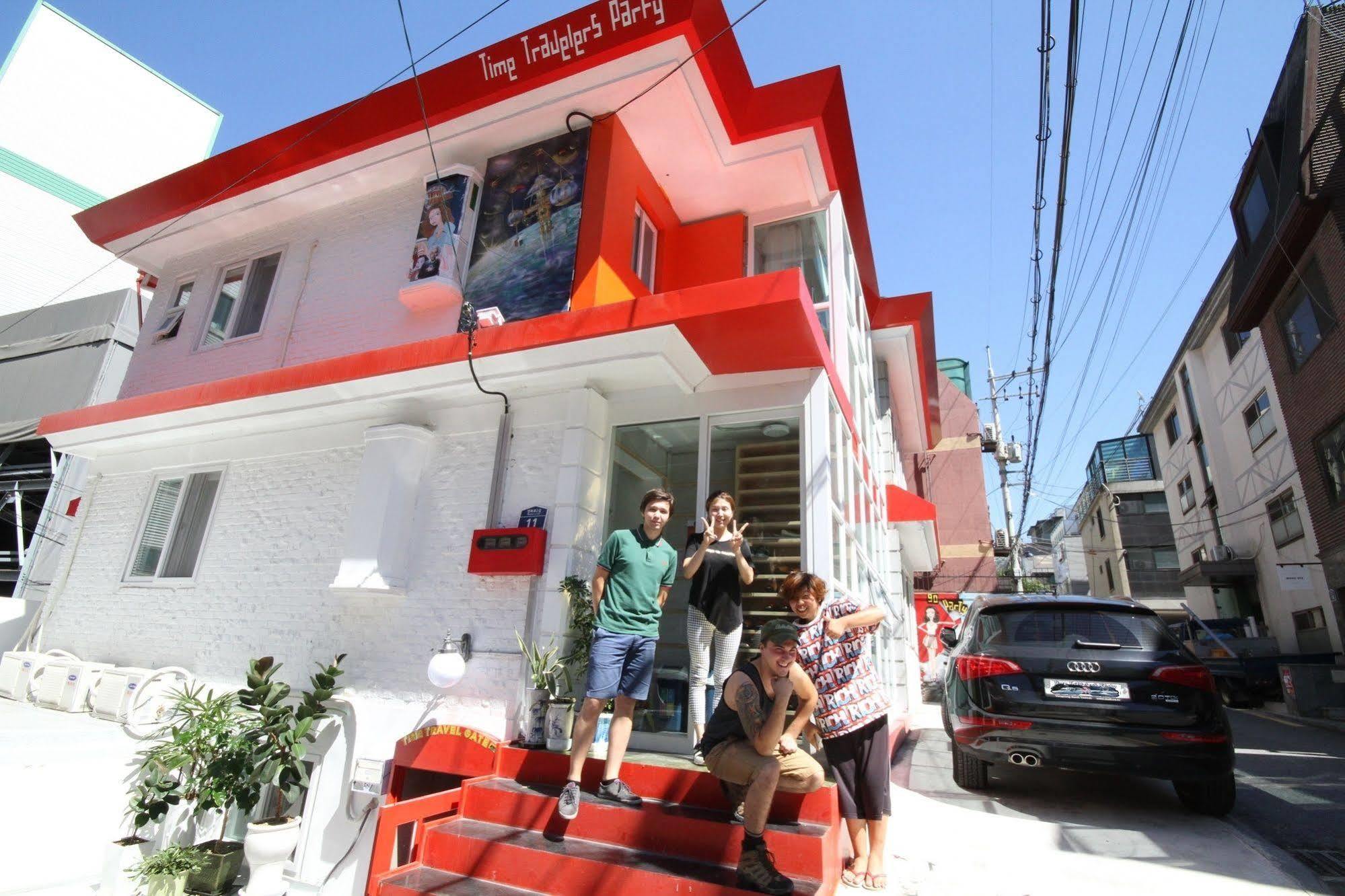 Time Travelers Party Hostel In Hongdae Seoul Exterior photo